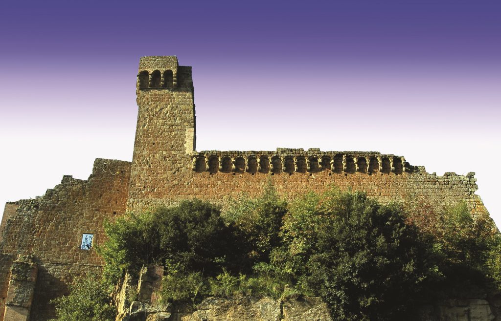 Sovana nella Maremma Toscana famosa per le tombe etrusche